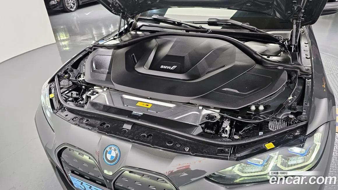 BMW i4 — фото 6