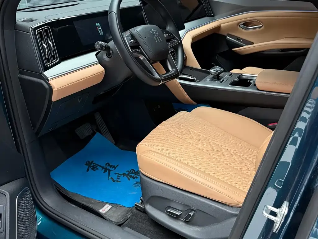 BYD L DM-i — фото 7