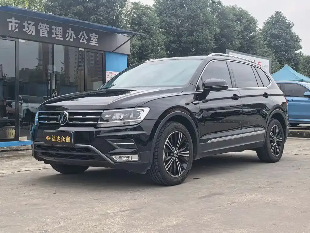 Volkswagen Tiguan L — фото 1