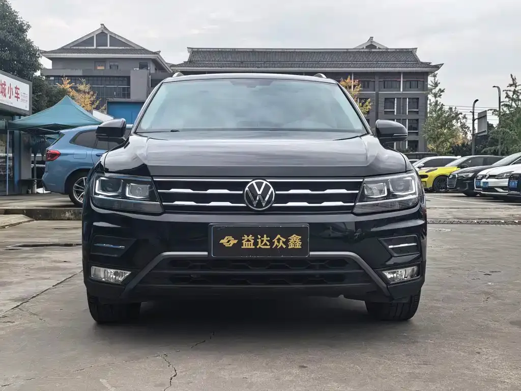 Volkswagen Tiguan L — фото 2