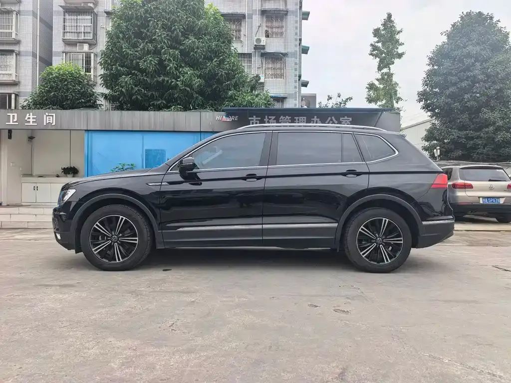 Volkswagen Tiguan L — фото 4