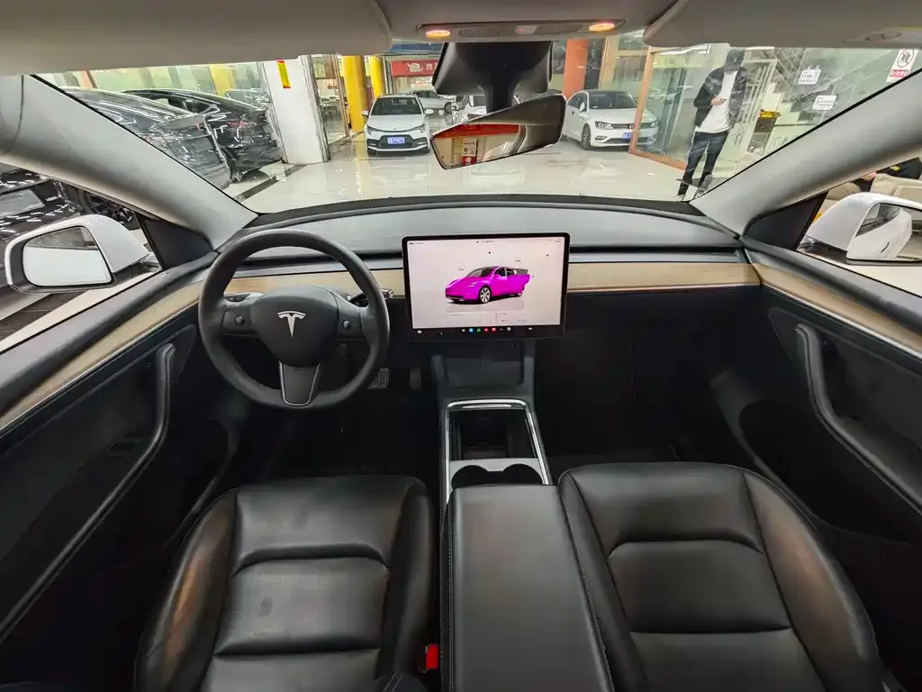 Tesla Model Y — фото 3