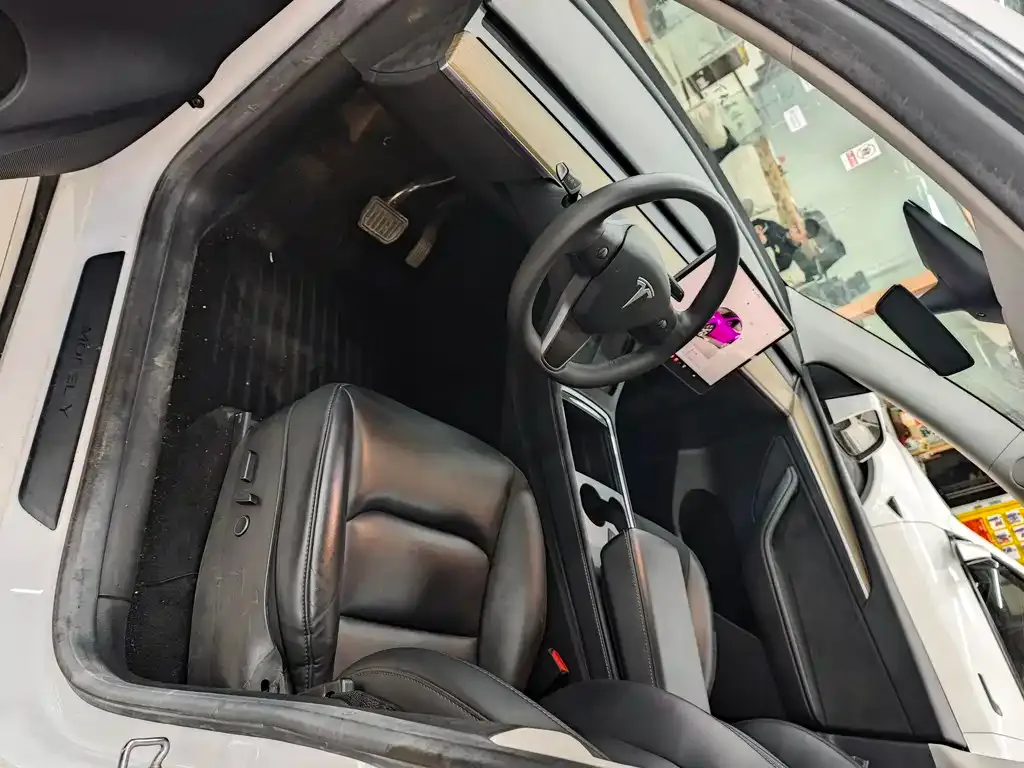Tesla Model Y — фото 7