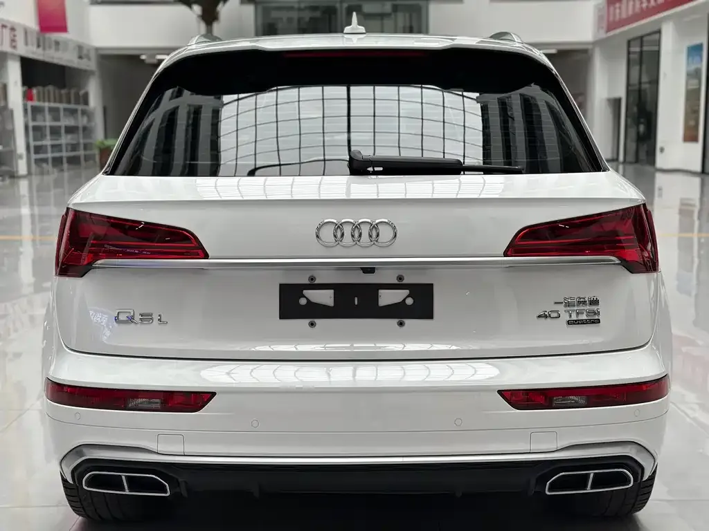 Audi Q5L — фото 6