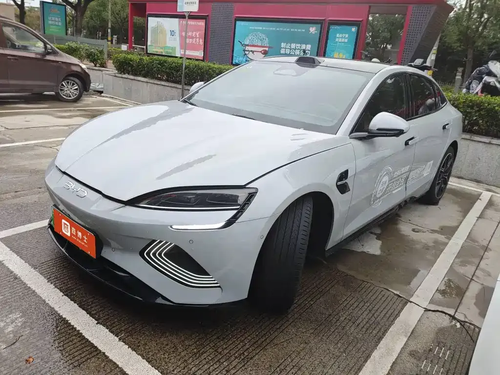 BYD Seal — фото 1