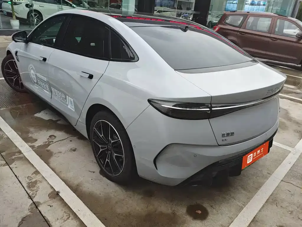 BYD Seal — фото 4