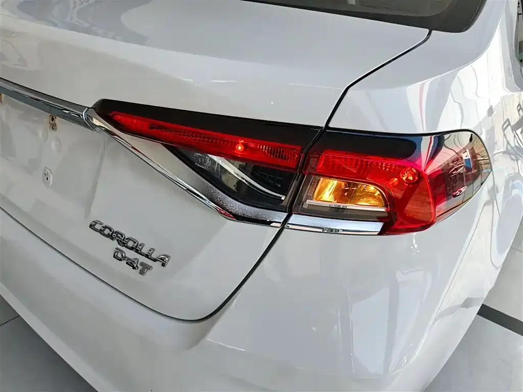 Toyota Corolla — фото 8