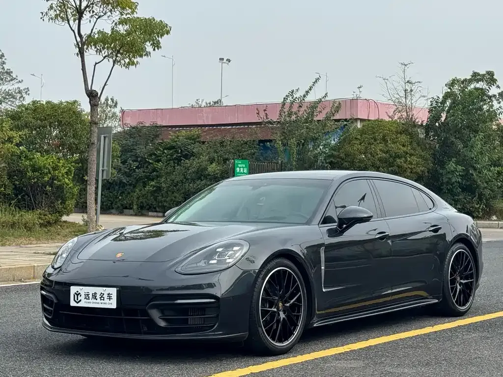 Porsche Panamera — фото 1