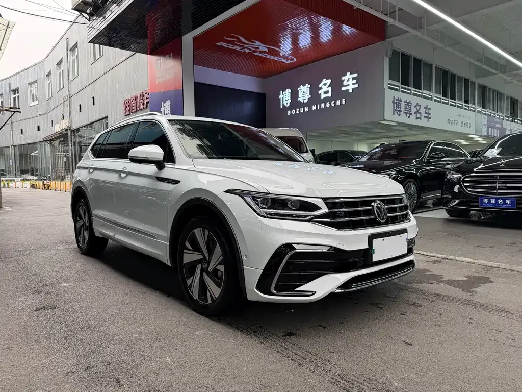 Volkswagen Tiguan L — фото 3