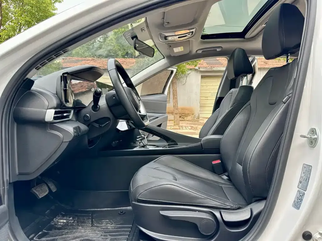 Hyundai Elantra — фото 10