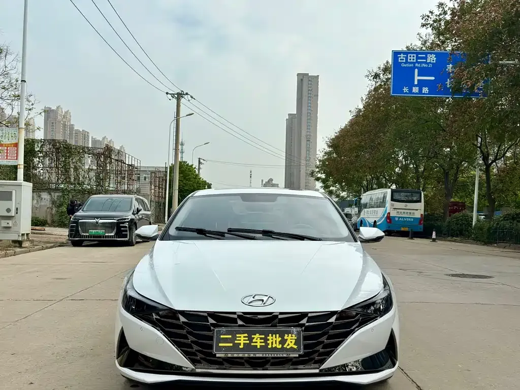Hyundai Elantra — фото 2