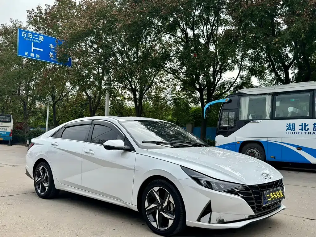 Hyundai Elantra — фото 3