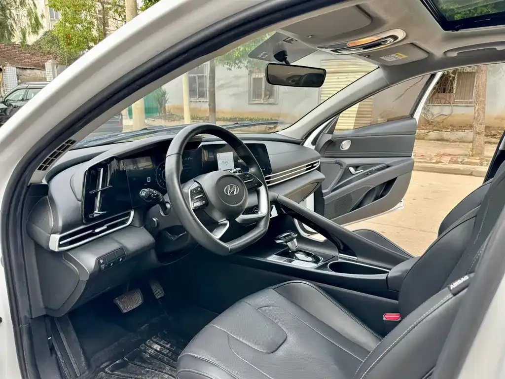 Hyundai Elantra — фото 4