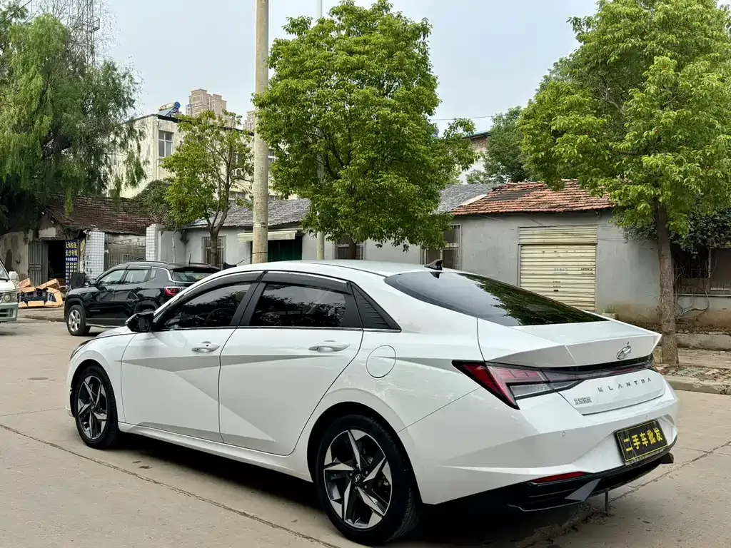 Hyundai Elantra — фото 9