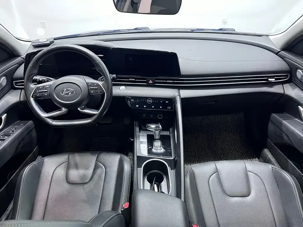 Hyundai Elantra — фото 10