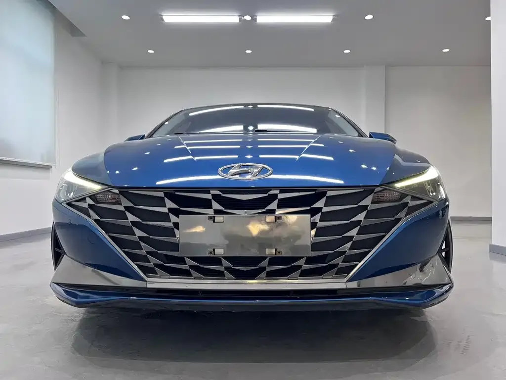 Hyundai Elantra — фото 2