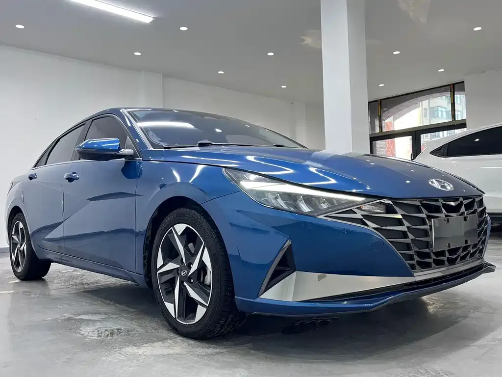 Hyundai Elantra — фото 3