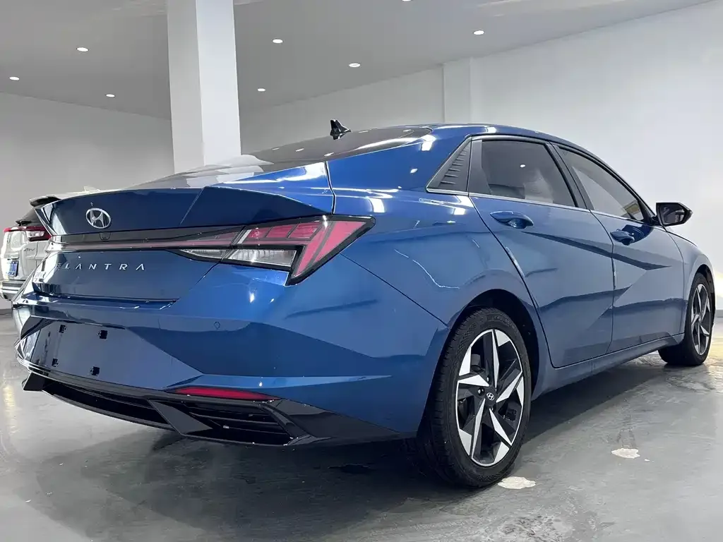 Hyundai Elantra — фото 4