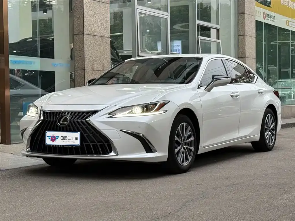 Lexus ES — фото 1
