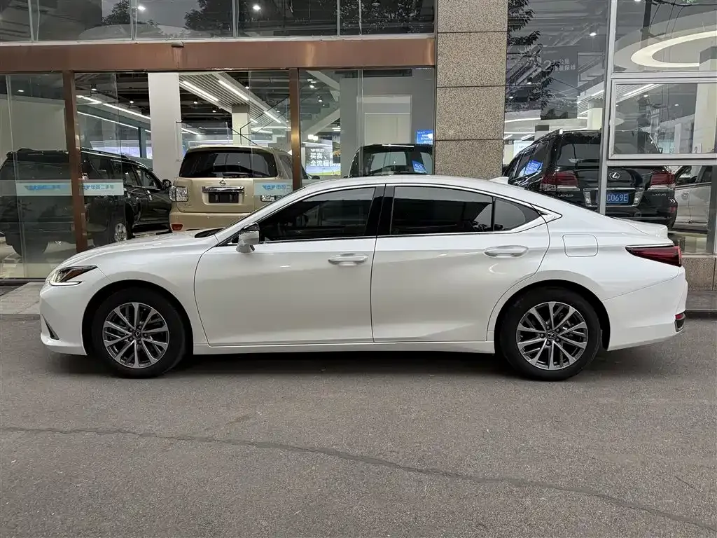Lexus ES — фото 3
