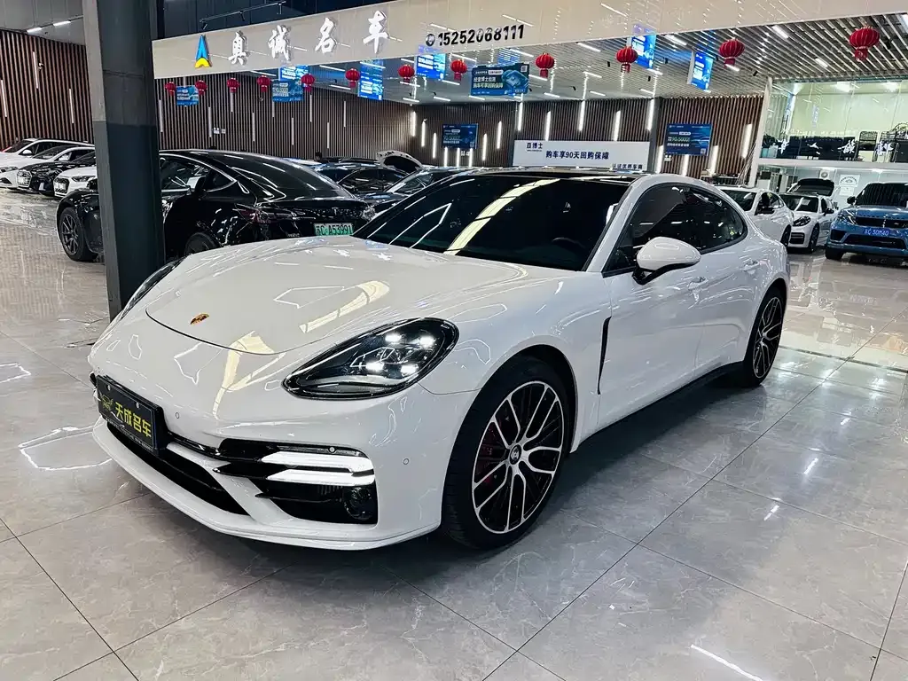 Porsche Panamera — фото 1
