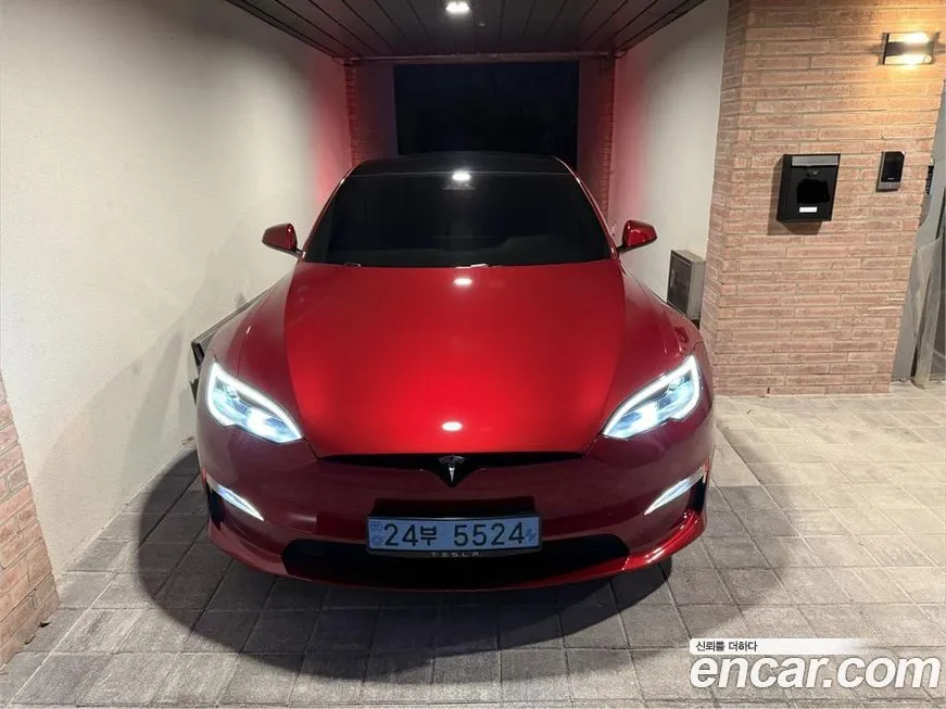 Tesla Model S — фото 1