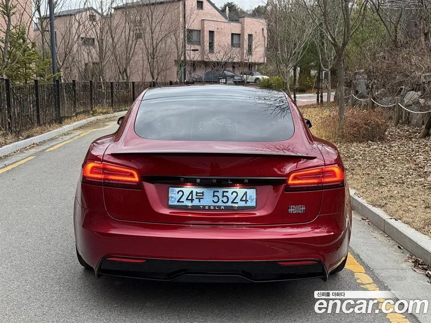 Tesla Model S — фото 4