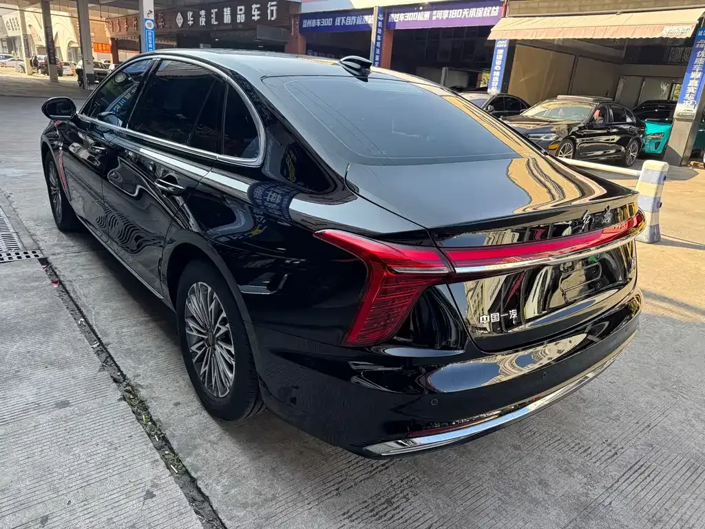 Hongqi H5 — фото 6