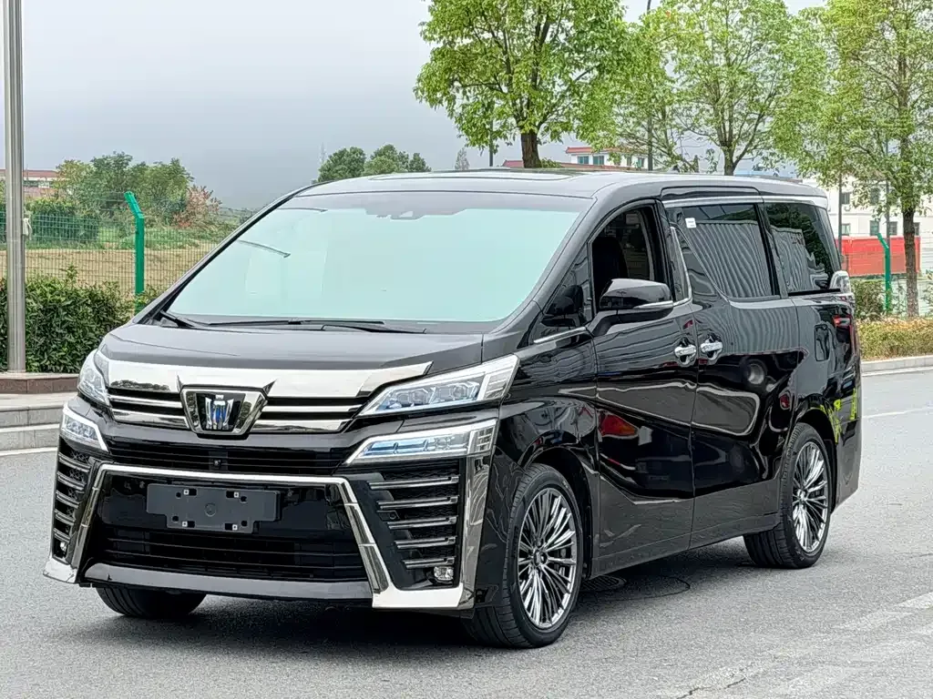 Toyota Vellfire — фото 1