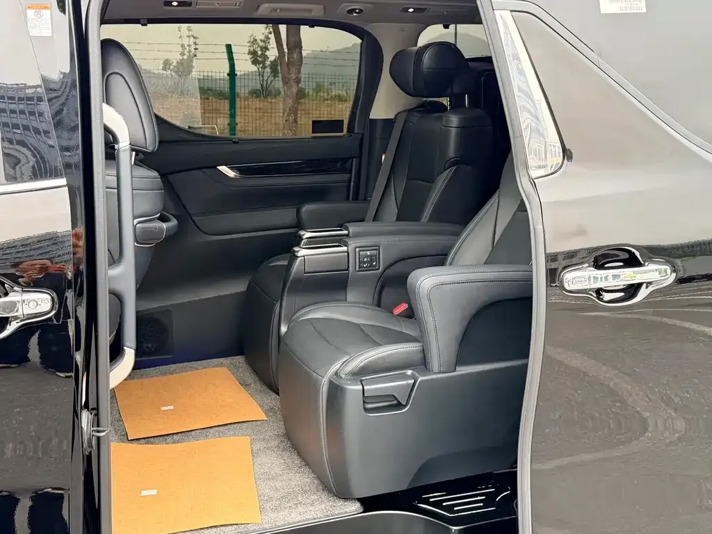 Toyota Vellfire — фото 10