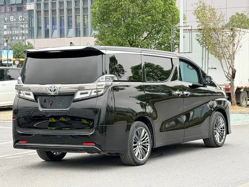 Toyota Vellfire — фото 3