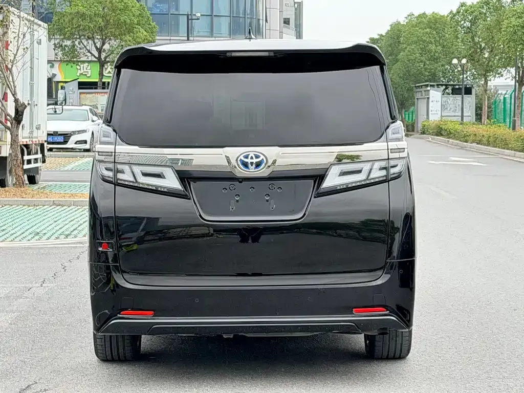 Toyota Vellfire — фото 4