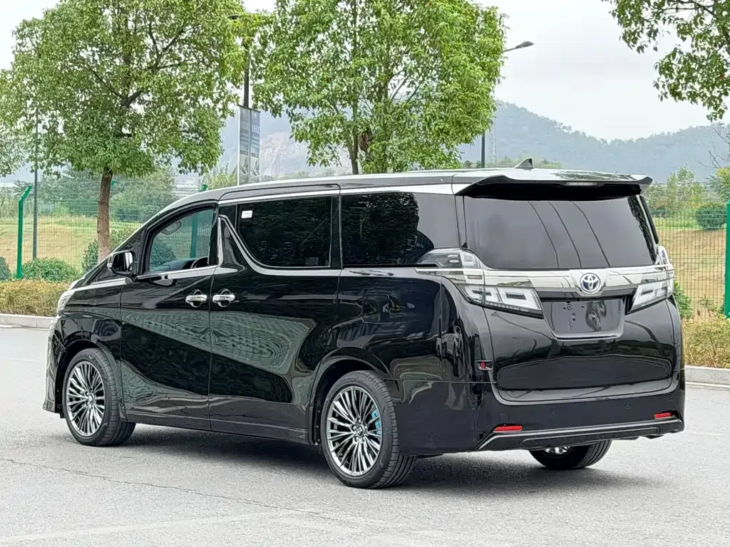Toyota Vellfire — фото 5