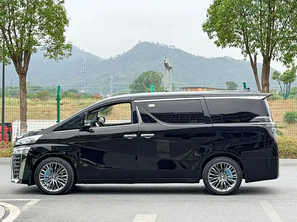 Toyota Vellfire — фото 6