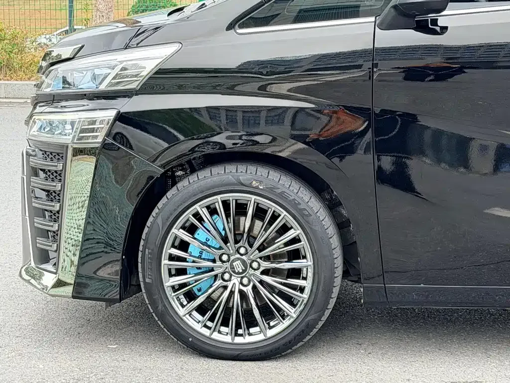 Toyota Vellfire — фото 7