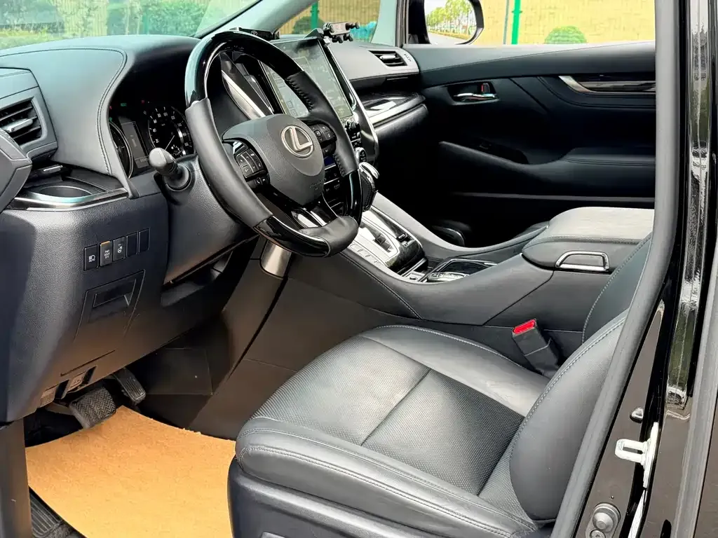 Toyota Vellfire — фото 9