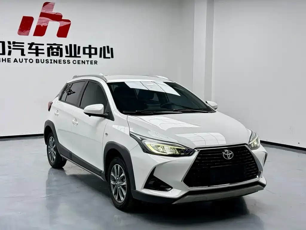 Toyota Yaris L — фото 3