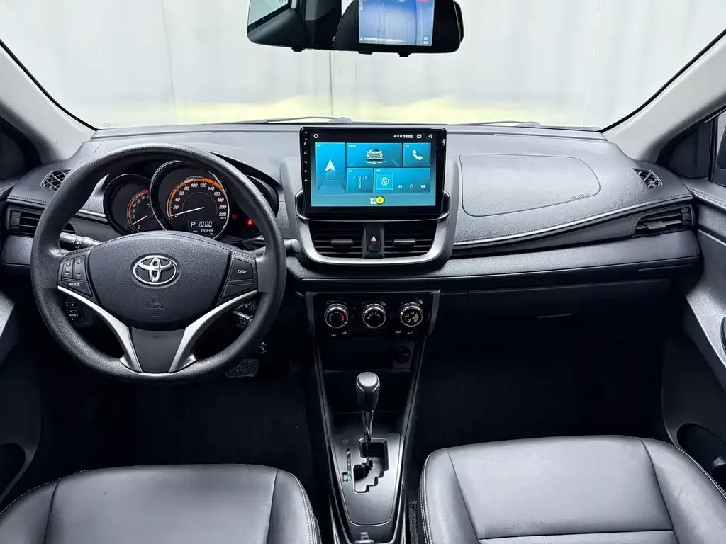 Toyota Yaris L — фото 6