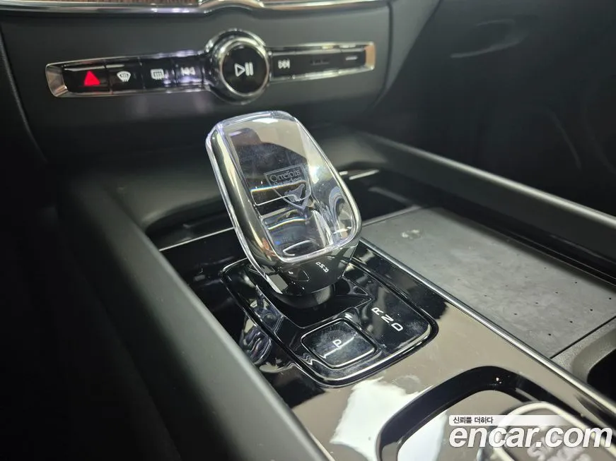 Volvo XC60 — фото 10