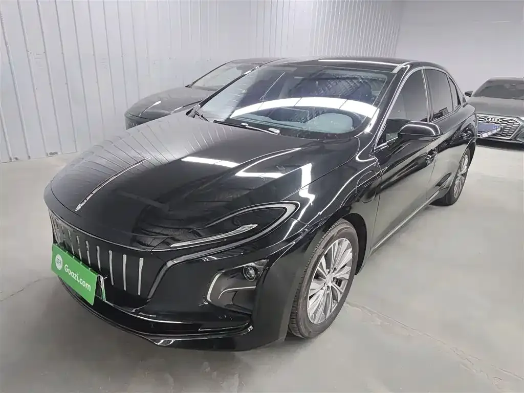 Hongqi E-QM5 — фото 1