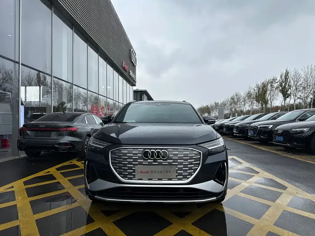 Audi Q4 e-tron — фото 2