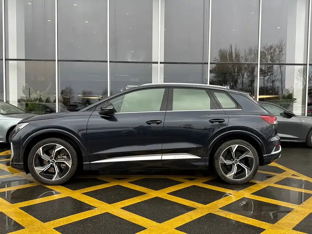 Audi Q4 e-tron — фото 4
