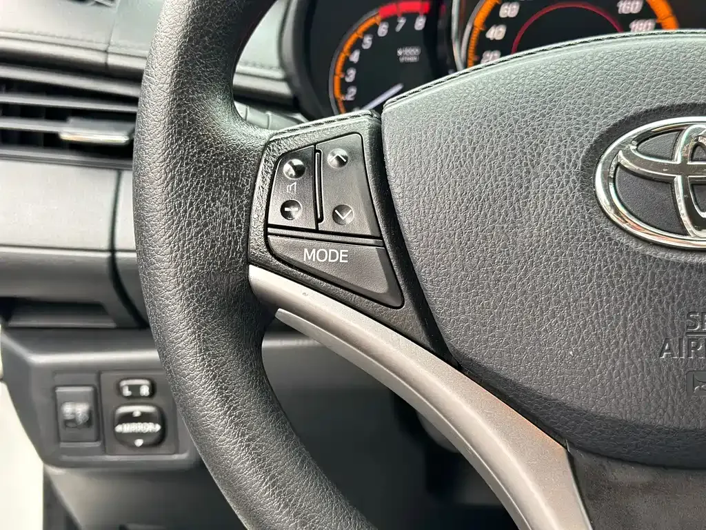 Toyota Yaris L — фото 8