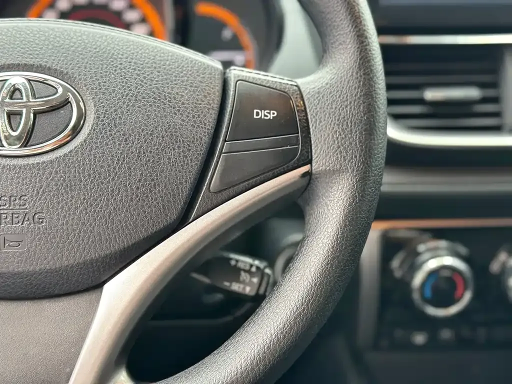 Toyota Yaris L — фото 9