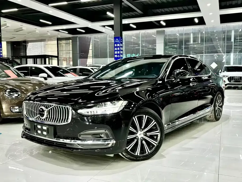 Volvo S90 — фото 1