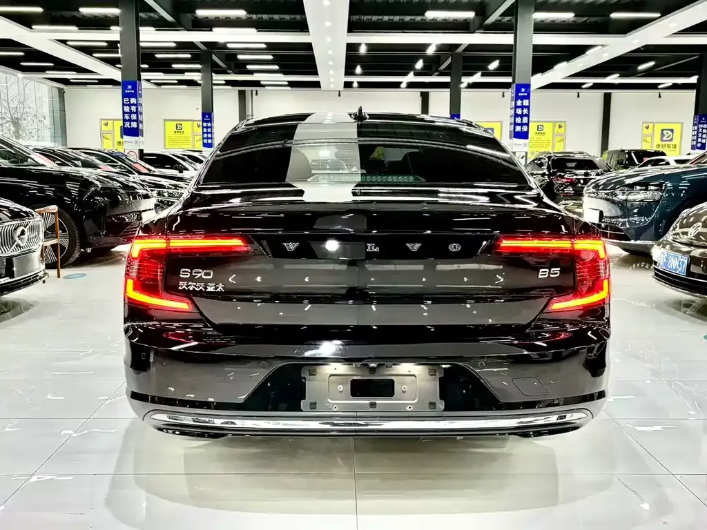 Volvo S90 — фото 8