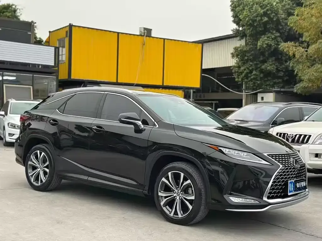 Lexus RX — фото 1