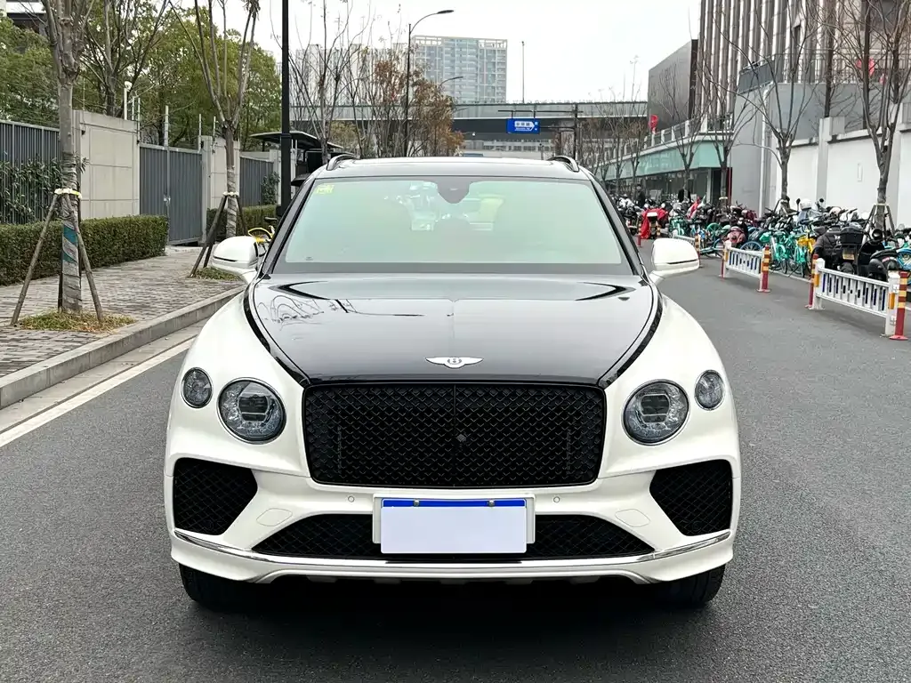 Bentley Bentayga — фото 1