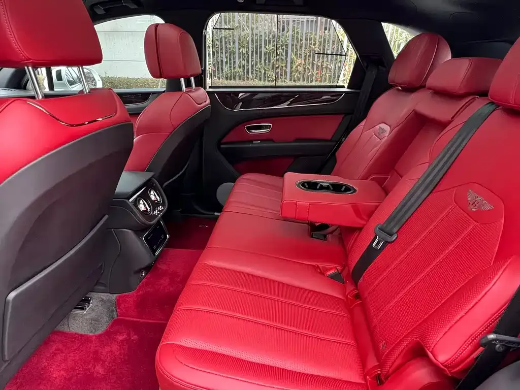 Bentley Bentayga — фото 10
