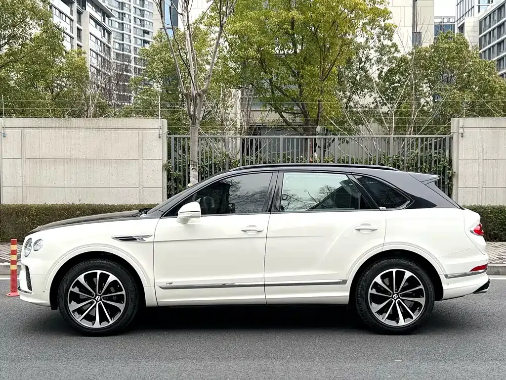 Bentley Bentayga — фото 2